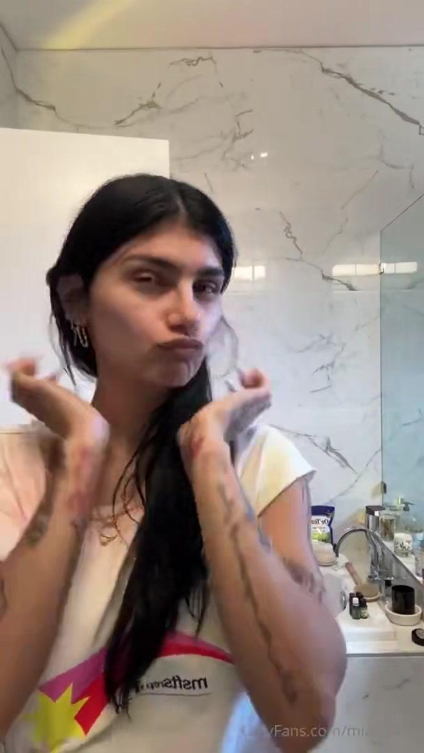 Mia Khalifa Nude Bathroom Onlyfans Livestream Leaked Lewd Influencers