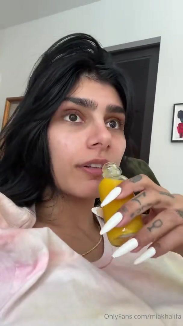 Mia Khalifa Nude Bathroom OnlyFans Livestream Leaked Lewd Influencers