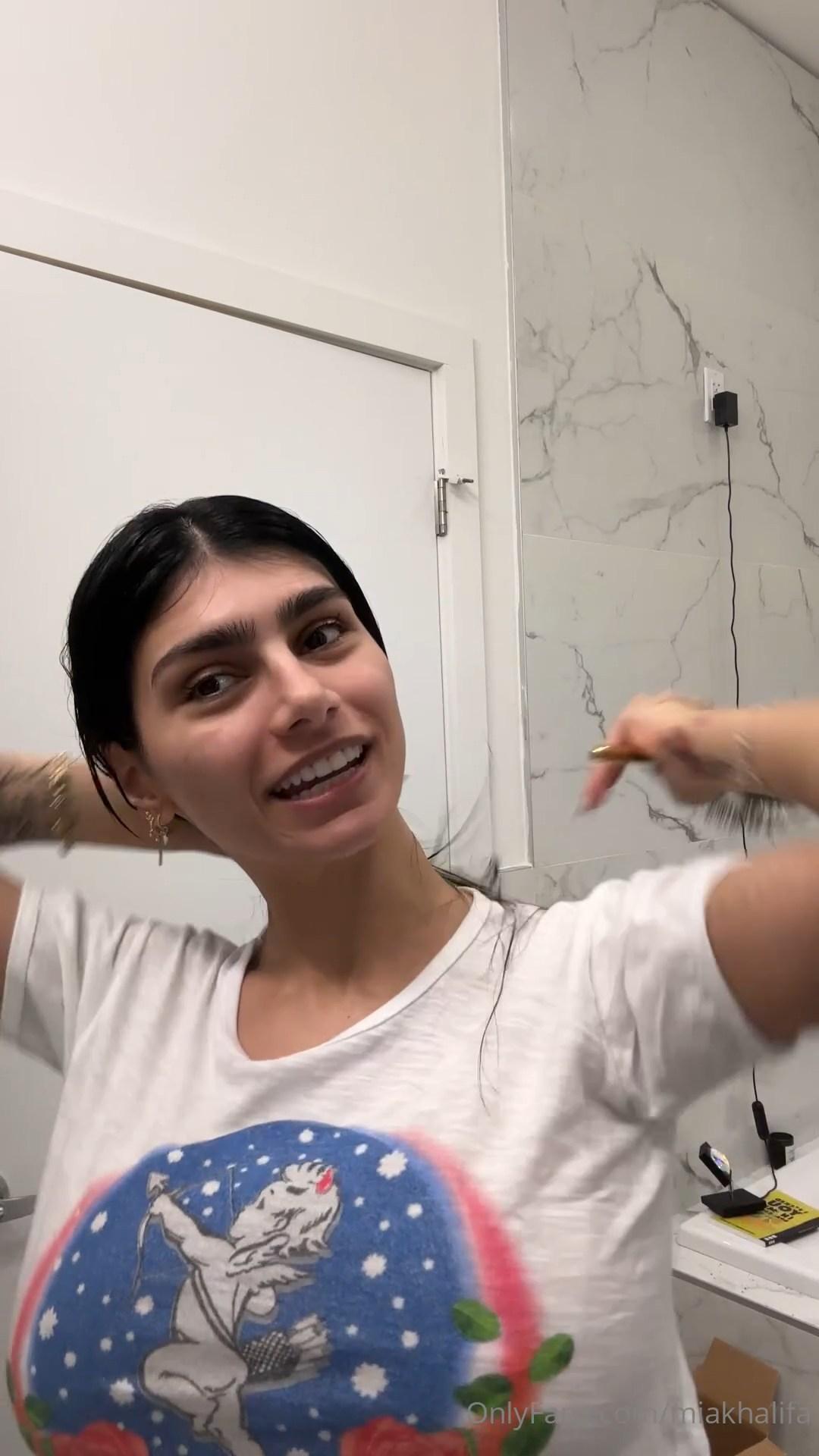 Mia Khalifa Nude Dressing Onlyfans Video Leaked Lewd Influencers